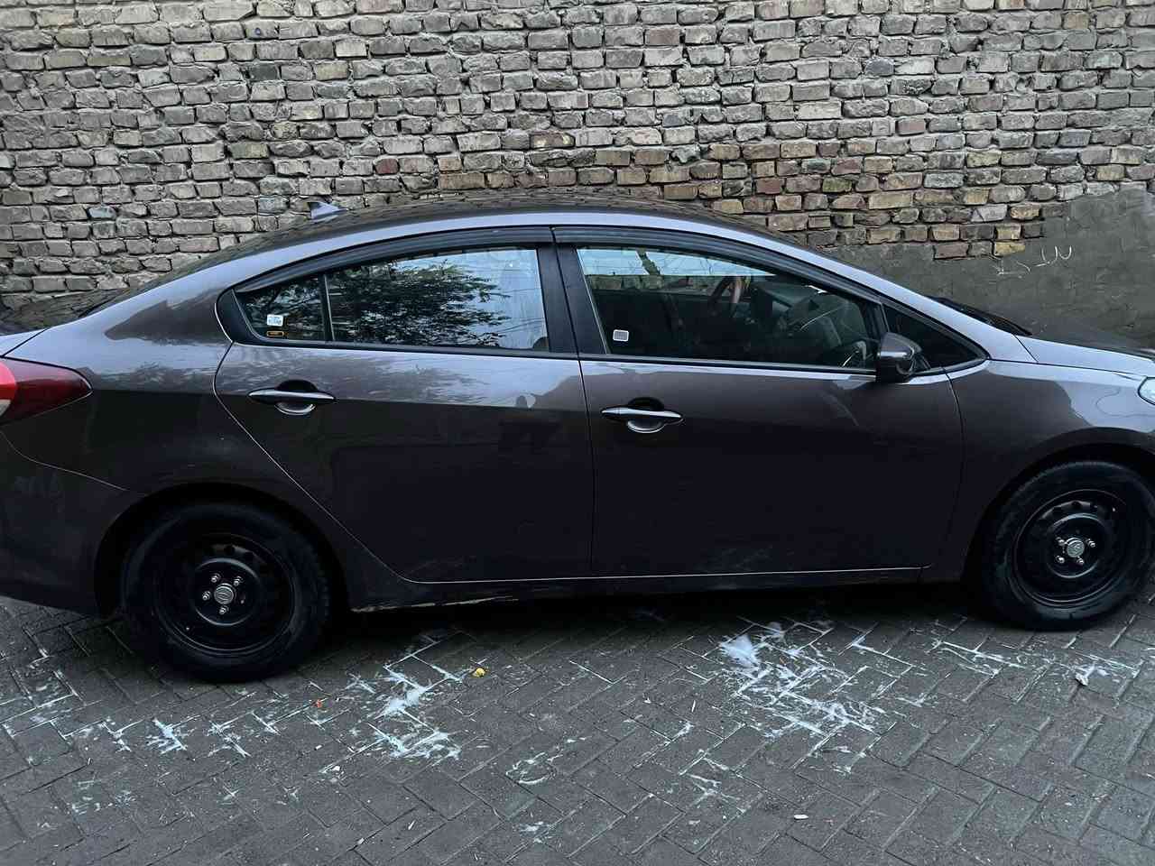 كيا فورتي موديل 2017 
مبدل   جاملغ وبنيد موضح بالصور  
لغد شاصي مكفول 
وبيهه طخه بالدوسه وبالجاملغ 
كير at  
محرك 2000 دوش 
بيهه كازكيت مبدل فقط 
ماشيه 107 الف ميل 
سنويه وهزه ورقم بغداد جديدات 
شاشه كبيره مواصفات نص فول 
السعر 115 وبيهه مجال 
للأستفسار 
***********
