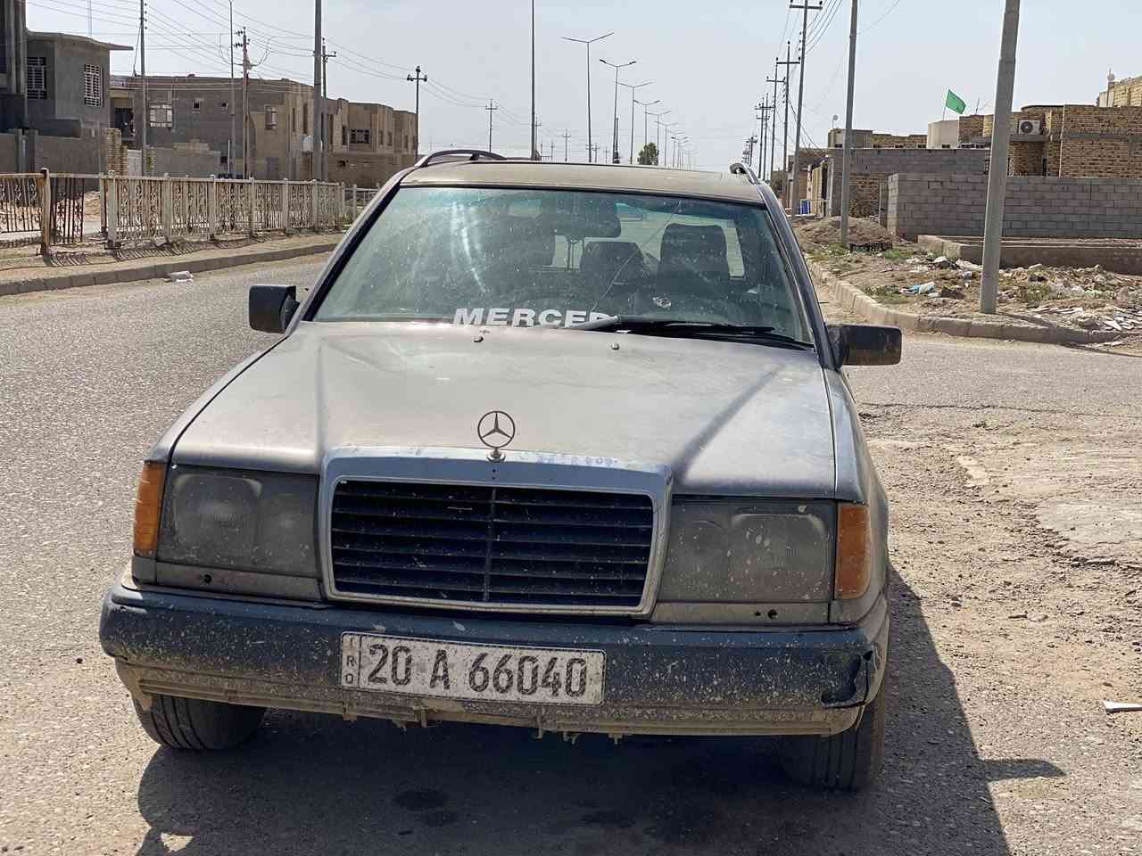 للبيع: مارسدس دب ستيشن موديل 1990
السيارة باسمي وجاهزة للنقل، تمشي وتشتغل وما بيها مشاكل قوية.

🔹 المواصفات:

* موديل: 1990
* نوع: ستيشن (عائلية)
* حدادية جديدة
* تخم تايرات جديد
* بيها منظومة تبريد متكاملة (تحتاج بس غاز)

🔹 الملاحظات:

* دبل الوراء تالف
* تحتاج غسلة وتنظيف خفيف

💰 السعر: ٣٥ورقة وقابل للنقاش للجاد

📍 الموقع: (***********)
📞 للتواصل: (ميسان قضاء الكميت
