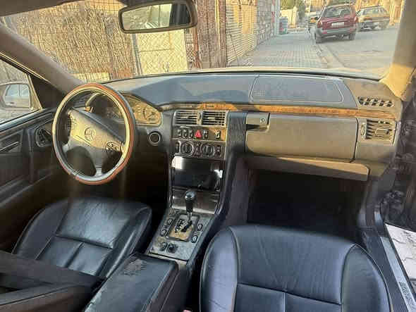 مارسيدس ام عيون موديل ٢٠٠١ اسود غير محدد فول  مواصفات صدر جديد قبل شهرين كير D4 السيارة عوزله صبغ  بس محرك جديد  رايد ابيعة بسبب البناء تايرات جديد ويل مثل ما موضح بالصورة  كشنات جلد سلايد روف محرك V6 المرغوب كير D4 سياره جديده خير من الله ***********
