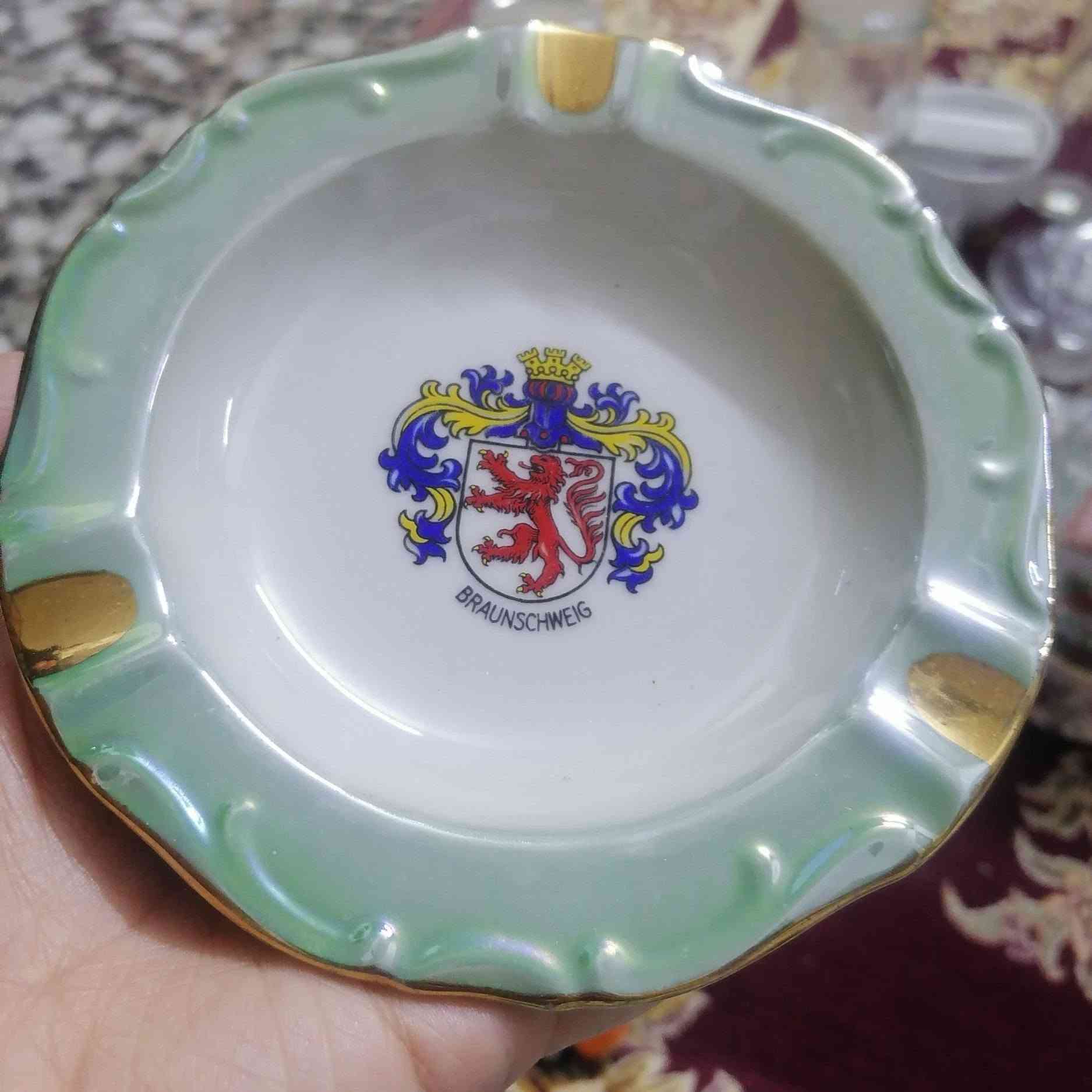 نحاسيات انتيكات مع نفاضة


**إذا كنت صاحب هذا الإعلان وتريد حذفه لأي سبب، رجاءا أرسل رسالة إلى الدعم الفني**