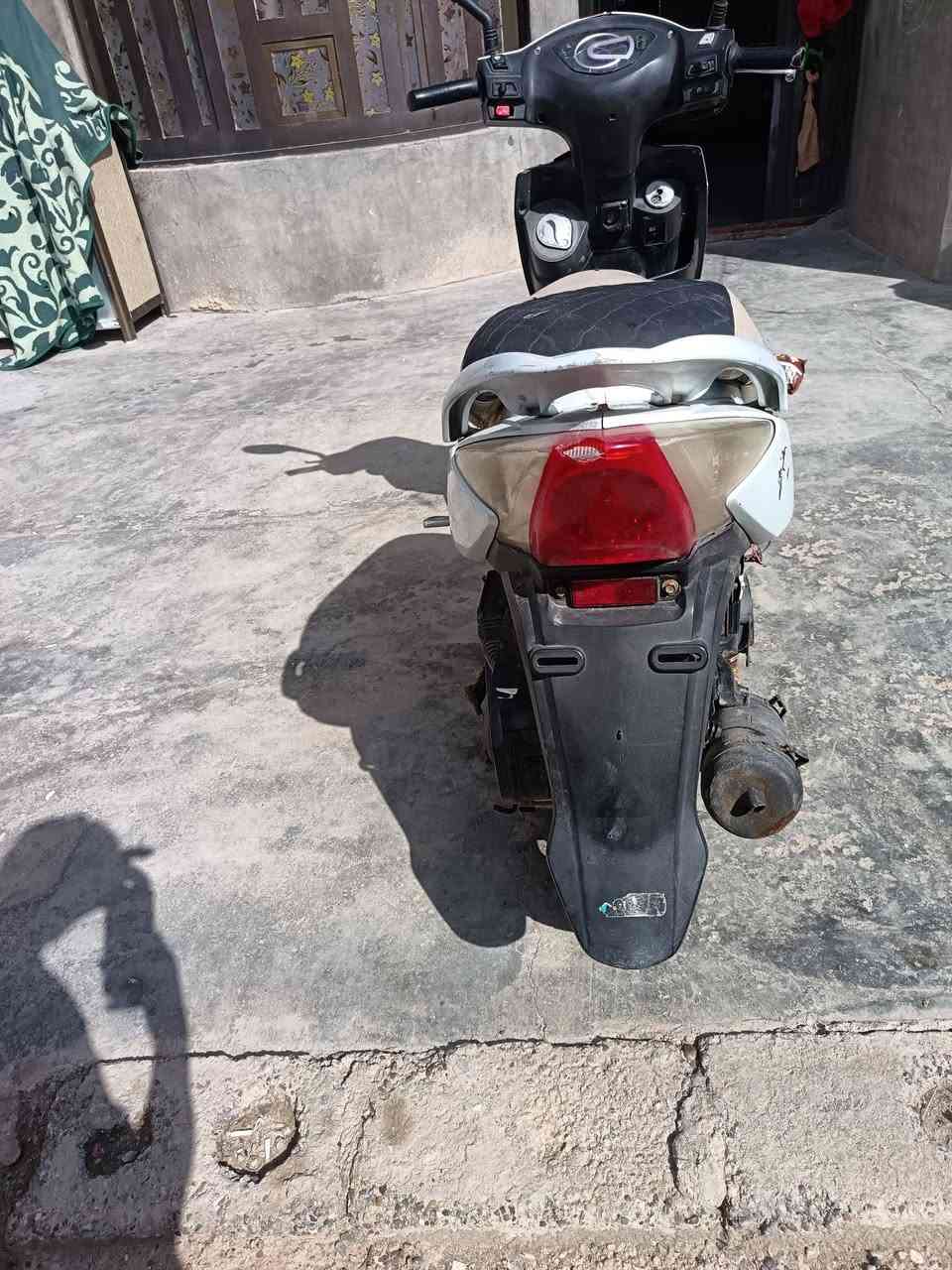 سلام عليكم خوان دراجه GT125 لبيع سعر 350 مكاني فلوجه تواصل عل رقم ***********
