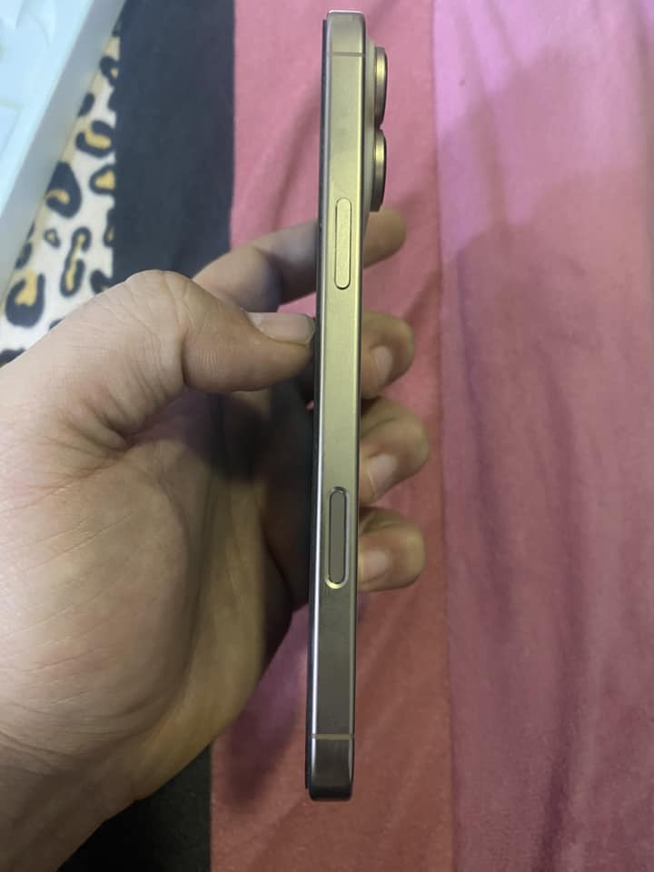 ايفون ١٦ برو ماكس ٢٦٥ بطاريه ٩١ كامل كل ملحقاته زلغ مابي نظافه ١٠٠٪؜
١٣٢٥ السعر المكان جميله 
***********
