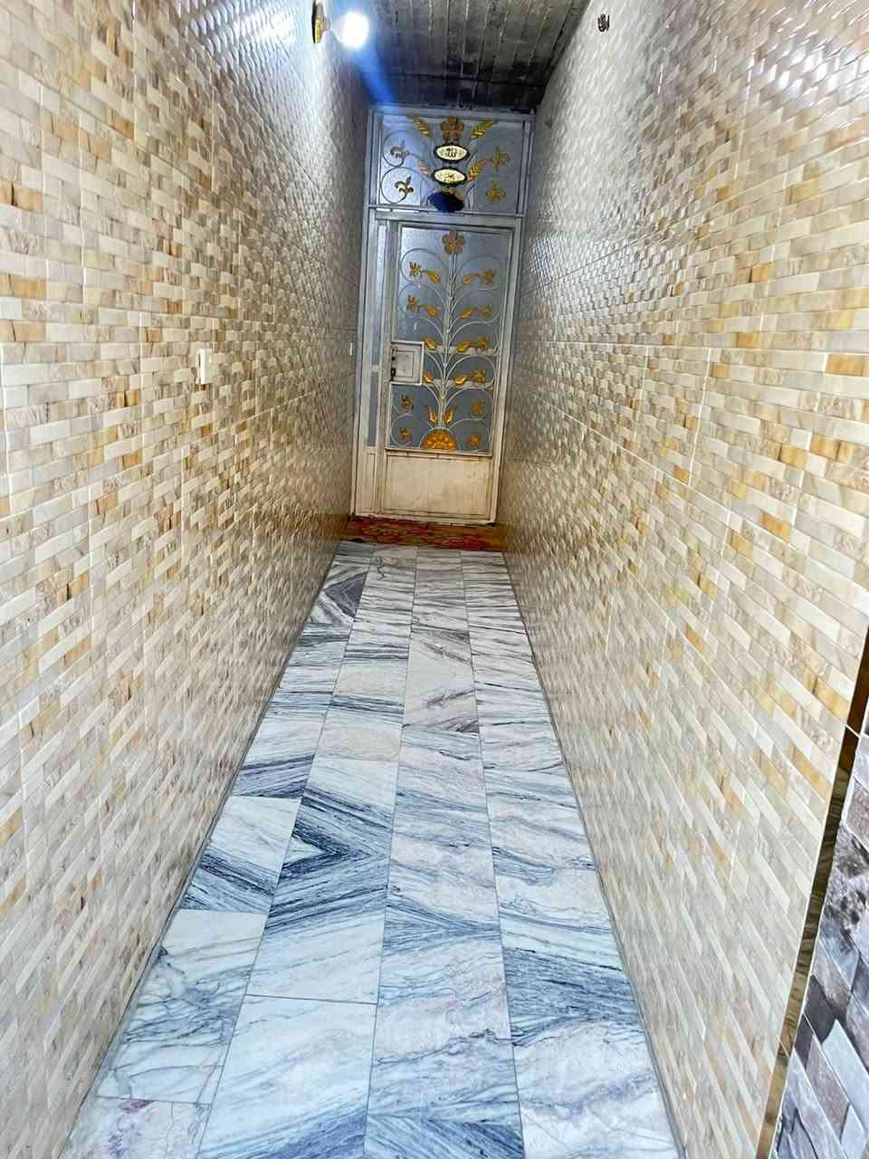 السلام عليكم دار للبيع مساحة 125 متر طابقين الطابق الأرضي استقبال كبيرة وممر وصالة مسويها مطبخ وغرفة وصحيات الطابق الثاني غرفتين نوم ومطبخ وصالة وصحيات الراسة شارع 20 خلف صيدلية ابن البيطار طابو صرف *********** او *********** بي واتساب
