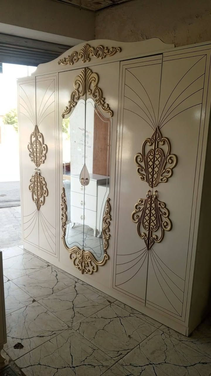 غرف نوم للبيع شبه الجديد السعر الوحده ٥٥٠ بيه مجال  والثاني ٥٠٠ بيه مجال الشراي يتصل واتساب ***********
