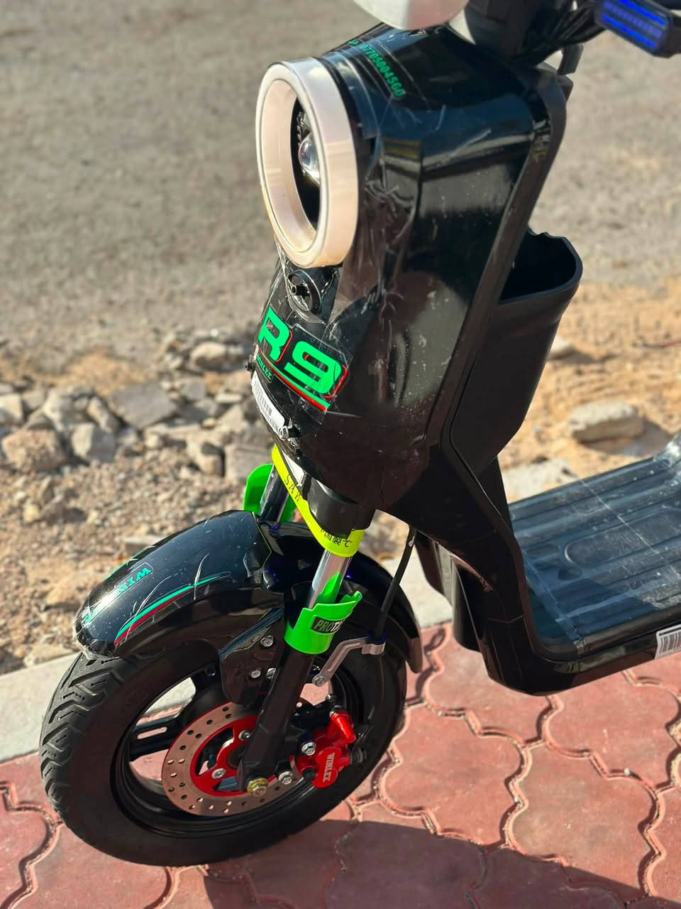 سلام عليكم للبيع R9 موديل ٢٠٢٦ دراجه كسر كارتون اخت الجديده بطاريات جدد كارتون ونلي ٣٢ أمبير الأصلي زلغ مابيها كفاله كلش كلشي شغال بيها حساسات أناره دراجه مغلفه لاتنزلق ولا شي سعرها ٤٥٠ وبيها مجال قليل لاتكسر بل سعر 
رقم الهاتف : *********** /  البصره المشراق الجديد
