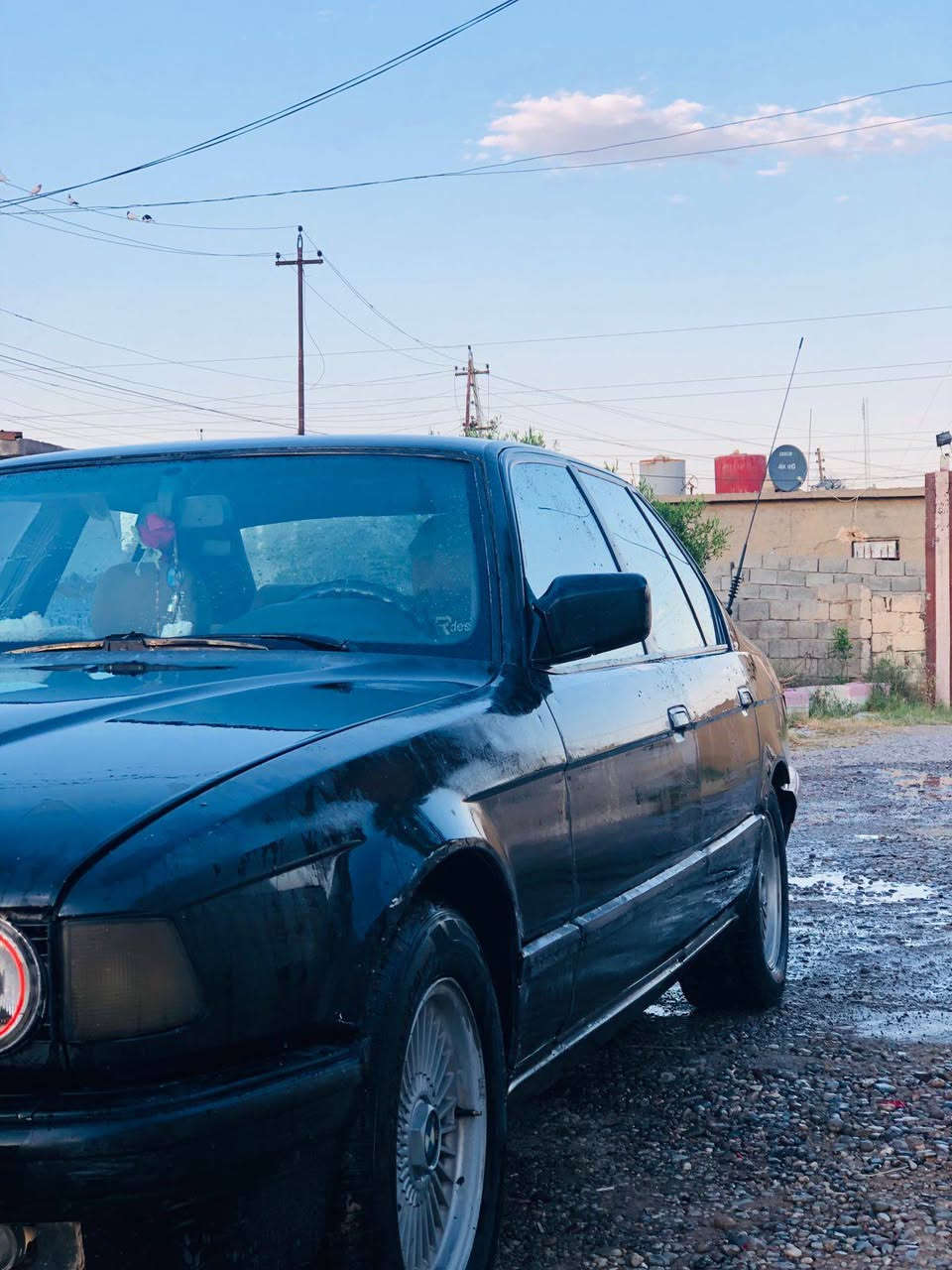 السلام عليكم للبيع BMW 735 سيارة فول اوتوماتيك تبريد شغال ثلج قفل مركزي ريمون تشغيل عن بعد محرك وكير كلو شرط سيارة حلوة مال جناي عايزها شويه ترتيبات رقم نينوى الاماني صاحبها الشرعي بكيارة كابون بانزين بيها (***********) هاذى رقم صاحبها تواصل ويه
