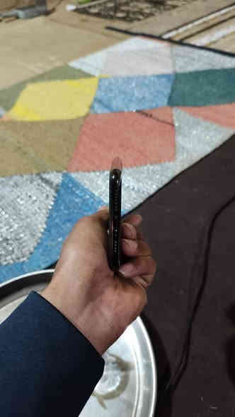 سلام عليكم 
ايفون اكس ماكس ايس 
ذاكره ٢٥٦
بطاريه ٧٨
فول نظافه بس الظهر مشروك ومخلي تيب عليه 
ما مفتوح فيس ايدي شقال 
شاشه بلاد بطاريه بلاد السعر ٢٢٥
رقم التلفون ***********
مكاني كركوك عمل شعبي
