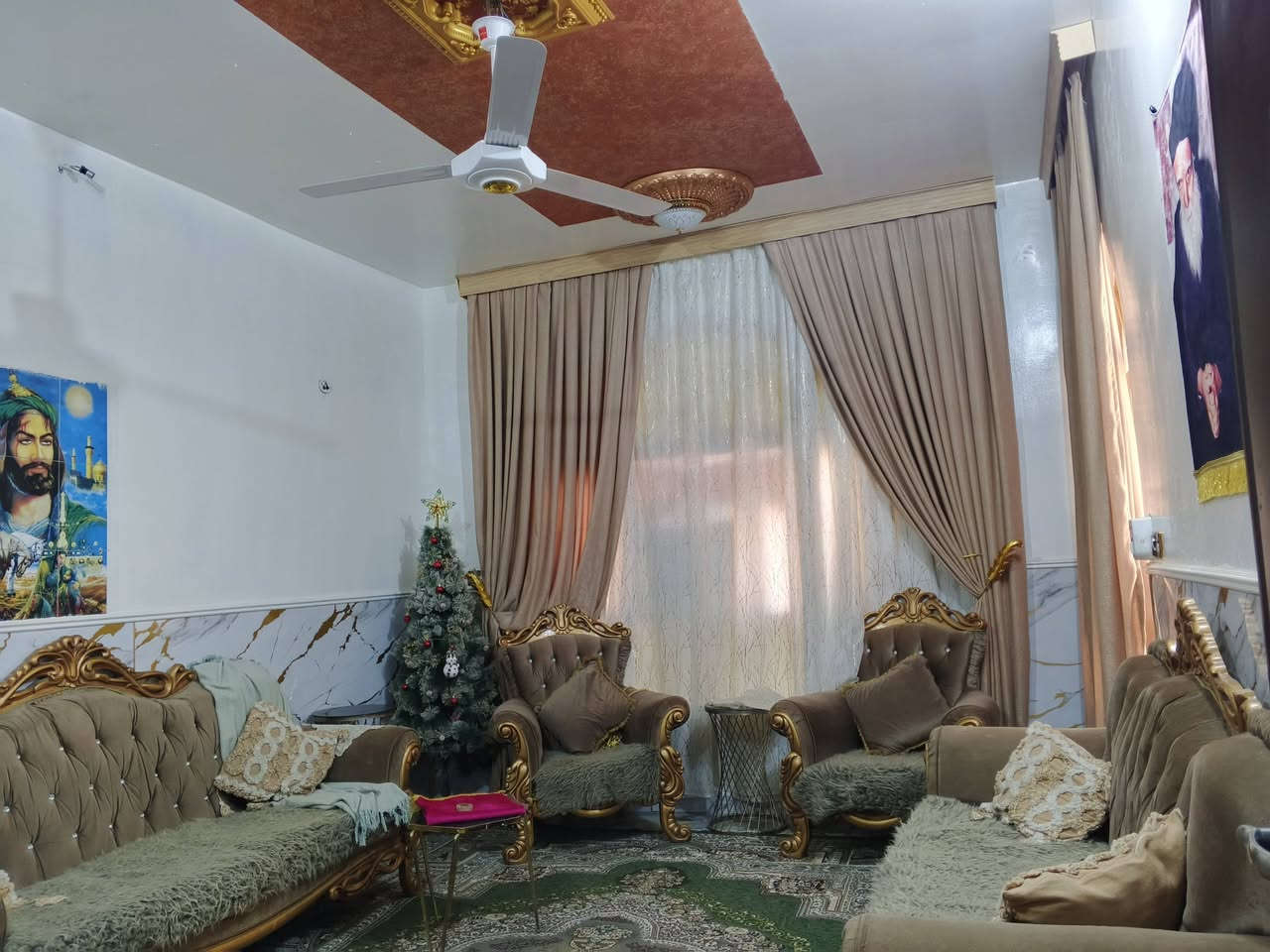 دار للبيع مساحة 250 متر
طابقين طابق الاول غرف النوم العدد2
واستقبال + هول +ترك+مجمع صحيات
طابق الثاني اسويت كامل مع غرفتين
غرفة بطن غرفة عدد الغرف 3 غرف
***********
*********** متوفر واتساب
