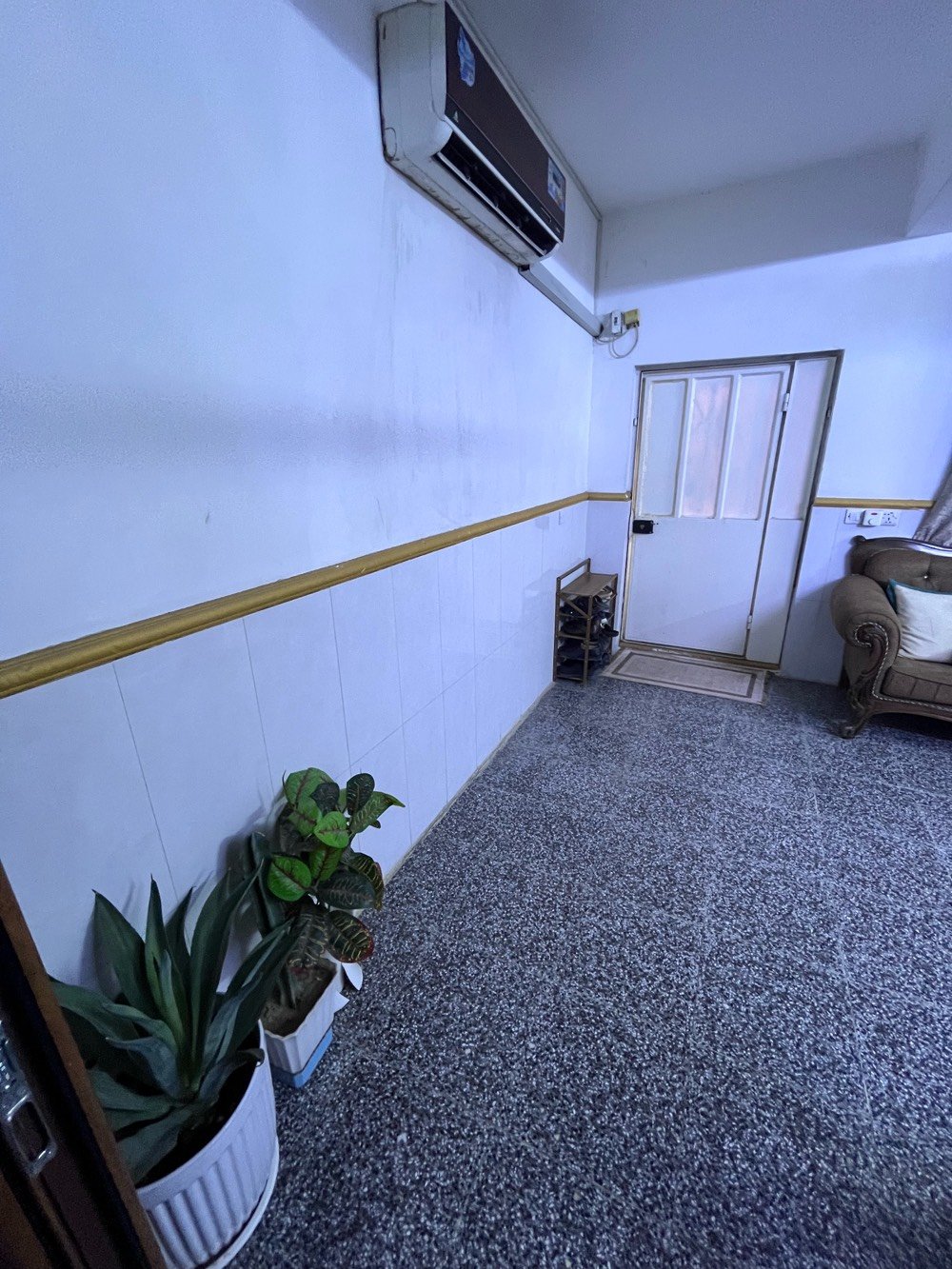 دار 72 م للبيع
الكرخ/الاسكان /شارع مستشفى الطفل المركزي