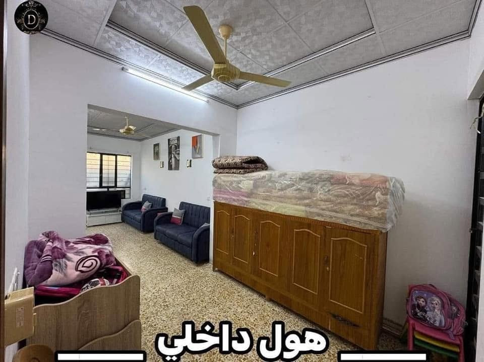 دار للبيع طابقين  في حي الملايين مقابل المول الهيكل مساحه 100متر ثلاث غرف واجها 5 السعر 75مليون وبي مجال للاستفسار الاتصال على *********** او ***********
