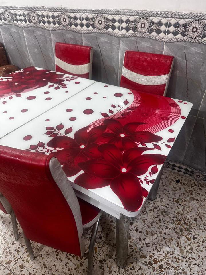 السلام عليكم 'عندي ميز طعام للبيع  وفرن كهربائي وقلايه هوائيه ومثرامه لحم  المكان الدوره الاثوريين للاستفسار ***********
