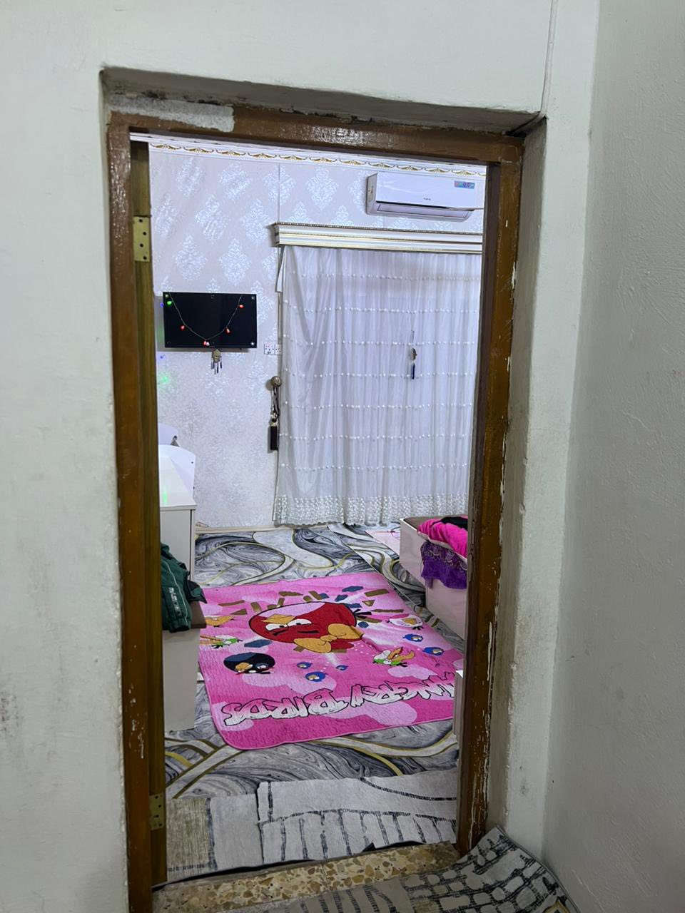 سلام عليكم. بيت للبيع مساحه 250 طابو صرف. مكانه اطويريج. ام الهواء. شارع الباشه  التصل استفسار على هاذ الرقم. ***********
