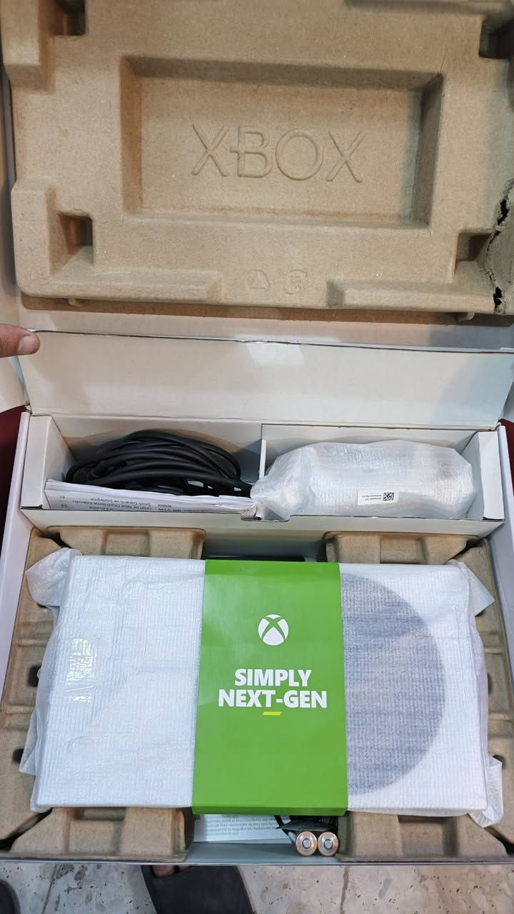 للبيع اكسبوكس سيريس اس مستخدم قليل كلش ونضافه 100% مداخل صيانه مع لكارتونه لاصليه واليده لاصليه والملحقات الاصليه  شرط الفحص  سعر ٣٥٠ الف وبي مجال بسيط 
***********
