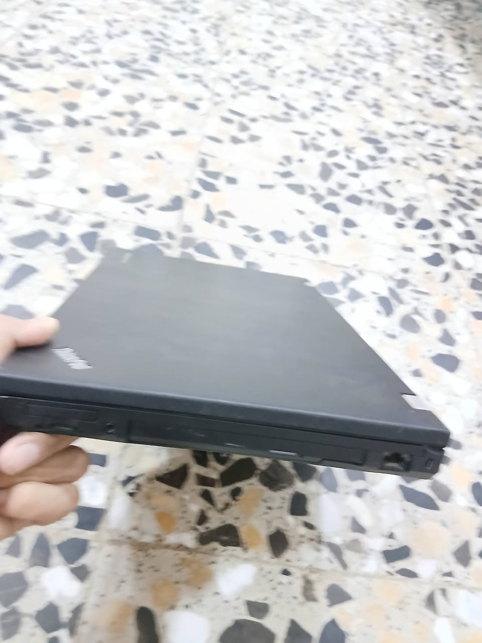 السلام عليكم لابتوب لينوفو ثينك باد 530 مفيد للطالب خاصة للمقبلين للسادس اعدادي للثالث متوسط او حتى للكلية الابتوب يجي هو وشاحنة يجي بمعالج كور اي 5 جيل ثالث فئة M وي رام 8Gb Ddr3 ومساحة تخزين 128Gb Ssd الابتوب نضيف بالكامل وشرط الفحص ويجي ويا سماعة P9 تايبسي بلوتوث هدية مع كل قطعة لابتوب تاخذهة وكيب الشحن يجي ويا ويجي باربع منافذ يو اس بي ومنفذ vga لربط بشاشة خارجية ومنفذ ميني يو اس بي ومنفذ Ñan لربط بالانترنيت مباشر وع مخرج قرص  ومدخل لسماعات ومدخل لل sd card وتوصيل مجاني لكل انحاء العراق يوصلك الباب بيتك يجي بسعر 150 الف والتوصيل مجاني وبي مجال للشراي قطع نضيفة وباقيات بس 3 قطع للتواصل ***********
***********
موقعي بغداد المعامل بستان سامي مقابل معجنات مناقيش مطعم الحجي سابقا
