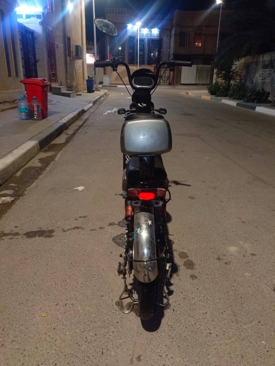 سلام عليكم
دراجه شحن للبيع جديده مثل ماموضح بصوره نقصها فقط شاحنه وسعرها 300 وبيها مجال الاتصال ***********   الزبير
