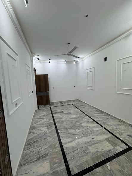 مشتمل بناء زيرو للبيع 🧿
موقع///  شارع فلسطين محله 502
المساحه الكليه //  125 متر 
الواجه ///     5 متر 
النزال ///     25 متر 
يحتوي على اربع غرف نوم 📌
الموقع راقي ومناسب لبناء دار سكني أو مشروع استثماري صغير.

إذا عندك أي عقار حاب تعرضه للبيع أو للإيجار، تواصل ويانا على الأرقام الموجودة: ***********  ,  ***********
عدنا طرق عرض مميزة من خلال تطبيقنا العقاري، ويشمل ترويج مستمر لكل العقارات المعروضة.
