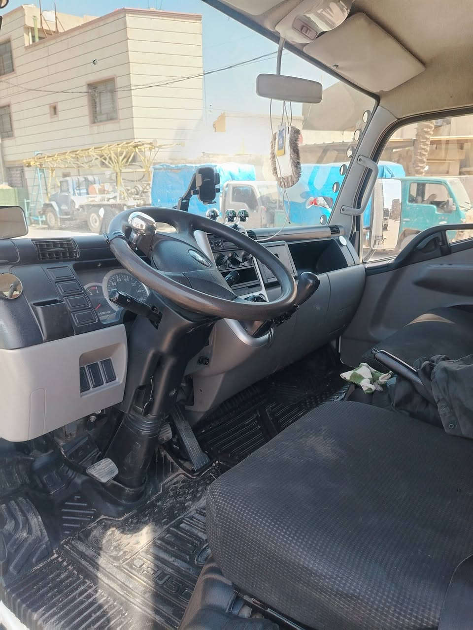 كنتر موديل ٢٣ ماشي ١١٠ تاير خلفي محور بيها طخه صغيره يم الباب مسويها شغل درجه اولى مال جناي السياره بسمي العنوان بغداد الحريه شارع المخازن رقم بغداد *********** السعر ٢٦٥
