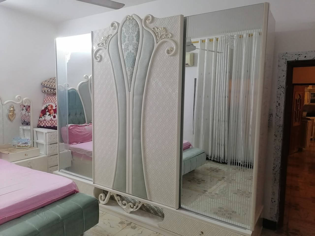 سلام عليكم غرفة نوم للبيع تركي 9قطع نظيفه بدون دوشك 500 الف العنوان كركوك حي عدن ***********
