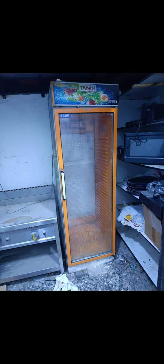 السلام عليكم عندي غراض مطعم للبيع
جهاز كاشير لمس اخو الجديد مع طابعات عدد 2 مع جرار نقود
براد ايكور تركي
ميز سل ستيل مال طحين كنتاكي
بوجة دكت كبيرة 
حوض قناني هيتر 
حافضات صمون 
عنواني الحرية رقمي *********** واتساب
