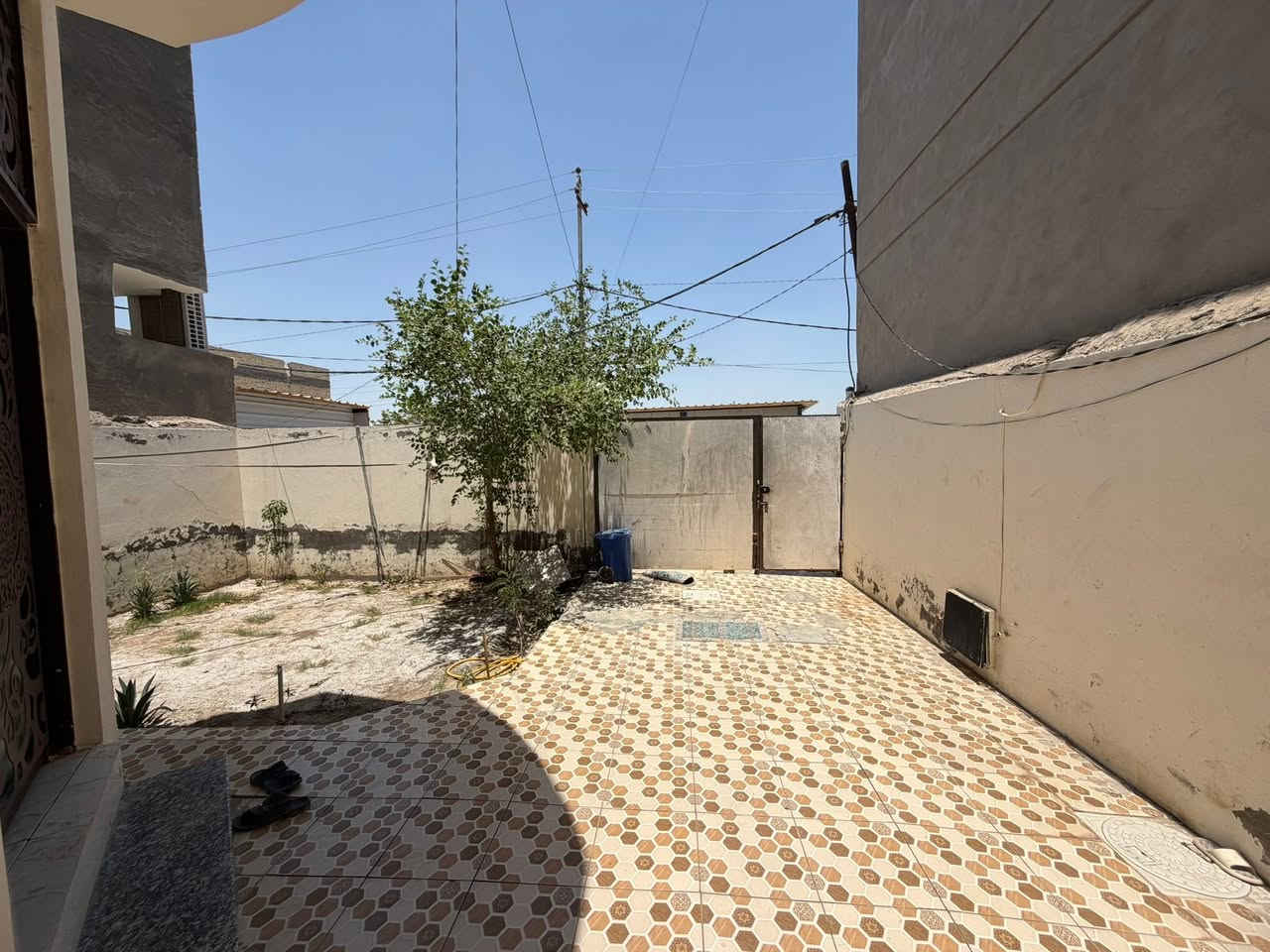 🛑 دار سكني  للبيع 🛑 
المنطقة : حولي الجامعه
             كونكريت مسلح 
اقرب نقطه ؛مقابيل باب الجامعه الخلفي خلف مجمع فيرست 
المساحه : 200✅   واجهة 10
التفاصيل : طابقين ؛الطابق الاول؛  غرفه وصالة ومطبخ وصحيات داخليه وخارجيه واستقبال 

للاستفسار 
     مراجعة مكتب رسول الوزني للعقار  
الديوانية . حي الحضارة بداية شارع اسواق طيبة
 للمعلومات ولمزيد من التفاصيل ⬇️
       مراسلة الصفحة  
      او الاتصال
***********
