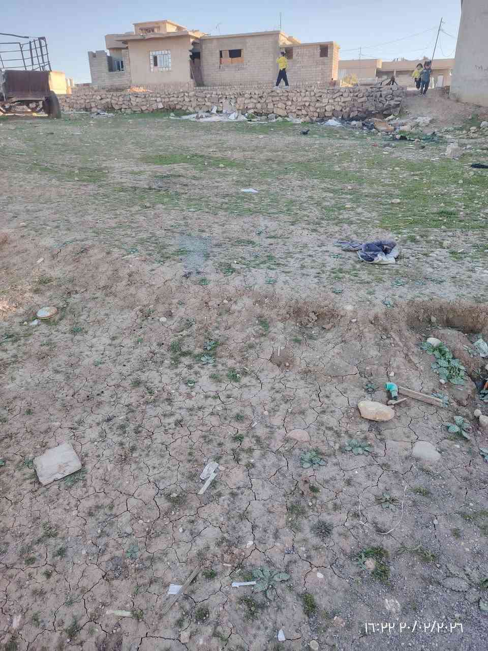 ارض للبيع
القوسيات/ الملايين الثالثه
قرب الجسرالسادس يبعد عنه 200 /متر
المساحه /175/مربع 
العرض 12/ونص النزال 14 /
مقاطعه 35 / رشيديه
السعر15 / وبيها مجال للطيبين
رقم الموبايل ***********
