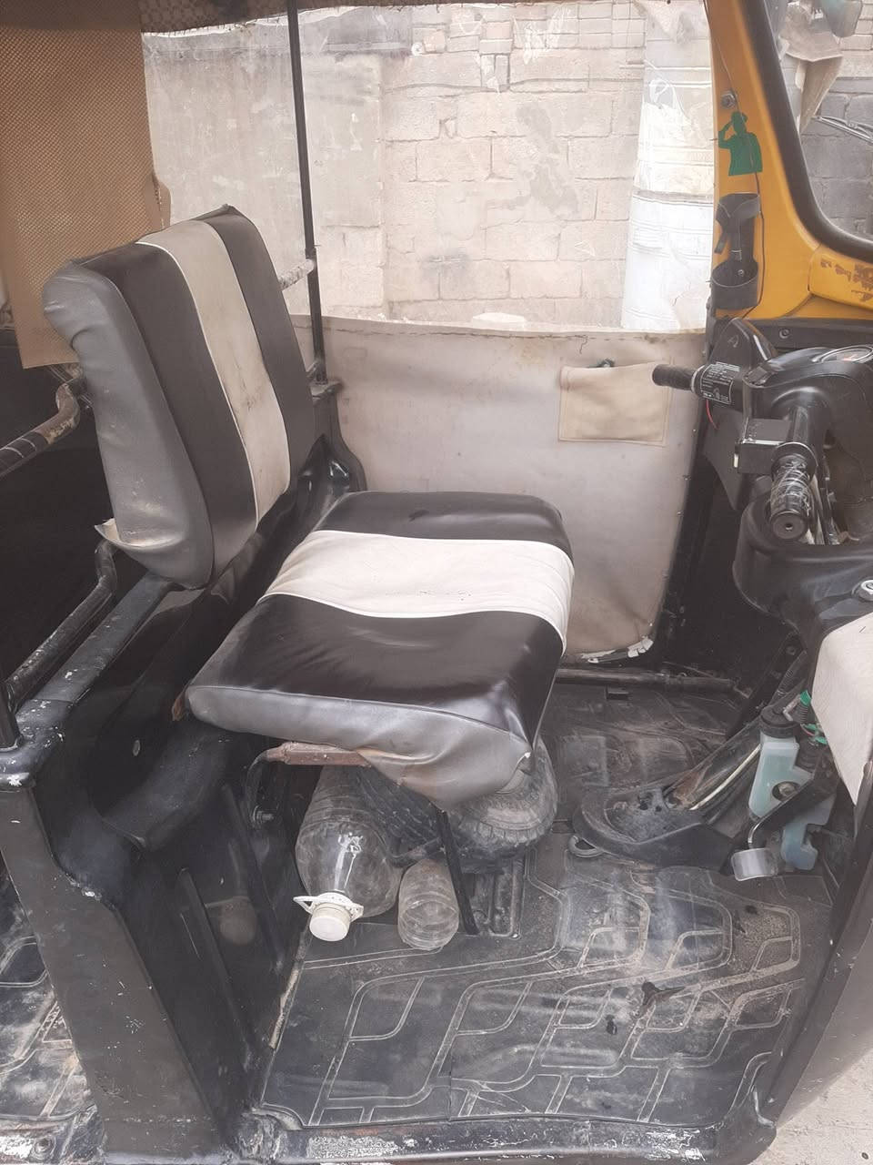 السلام عليكم تكتك للبيع جاهزه كبل للشارع موديل ١٨ أوراق  سعرهه ٣٢٥٠ او بيهه مجال حك الجيه مكان ديالى الخالص ***********
