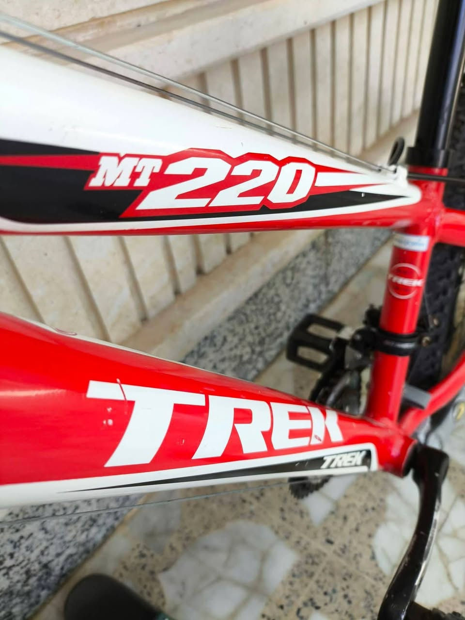 السلام عليكم بازكل للبيع نوعيه TREk220 صناعة امركي بازكل رياضي استعراضي دراجه جبليه  MTB التايات الاصليه مالها النمر مالها نوعية شيمانو الاصلي الاشه حالى ممتازه الكير الوره 7نمر والكدام 3نمر ماناقصه اي شي ربع ماتصرف علي السعر 95بي مجال بسيط رجأنا الماشراي لايطب خاص ويتعبني شراي تعال خاص وعلى راسي المكان حي التعليم قرب مجمع النور السكني اقرا المنشور كبل لاطب خاص وشكرا


**إذا كنت صاحب هذا الإعلان وتريد حذفه لأي سبب، رجاءا أرسل رسالة إلى الدعم الفني**