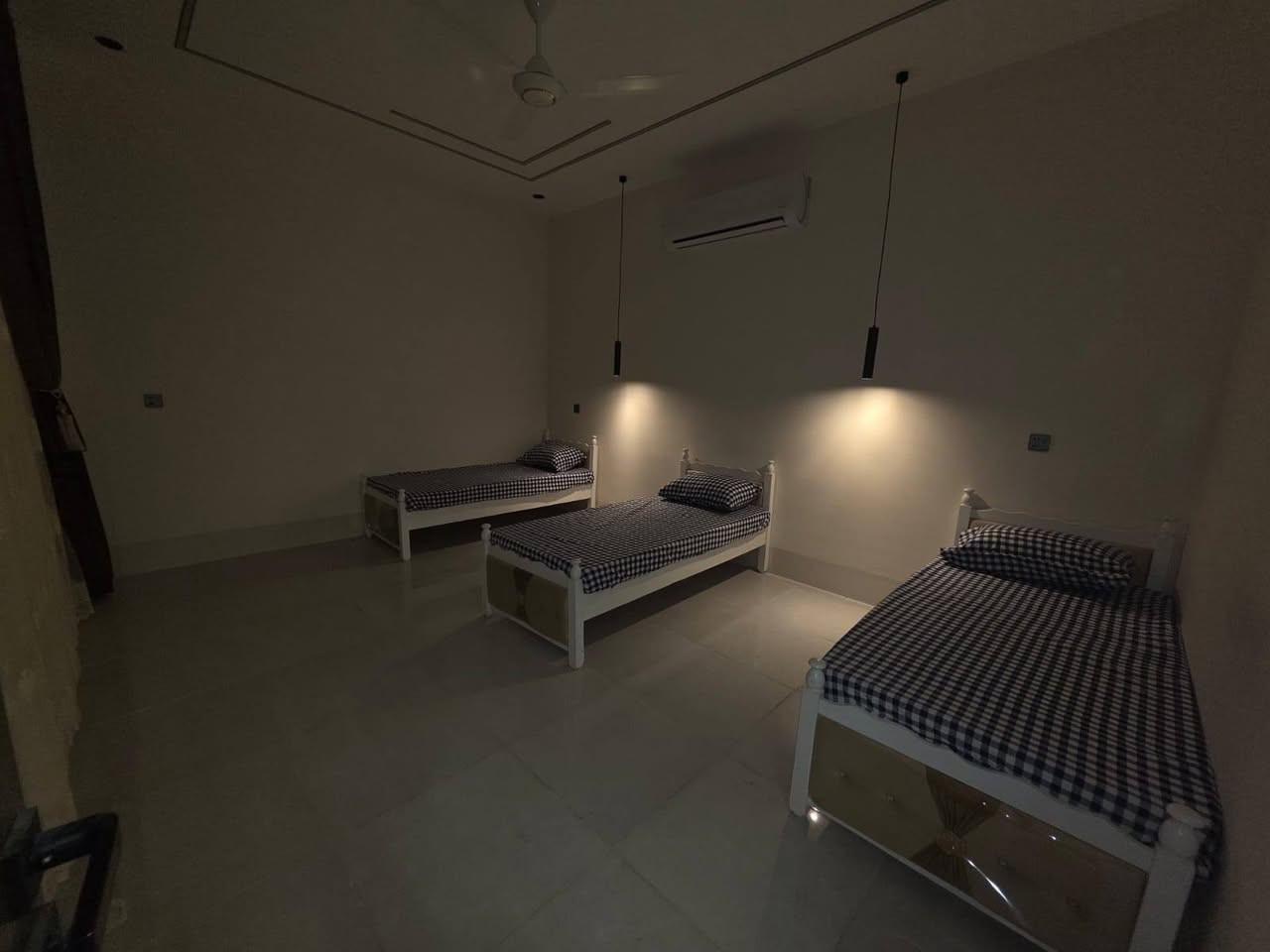 منتجع روح السياحي
طيران ماكو وسفر متوقف🫠
احنه جاهزين للصيف وجايين نغير المود
منتجع روح السياحي مجهز بكل الي تحتاجه انته وعائلتك
●مسبح للكبار
●مسبح ثاني للأطفال (آمن من كل النواحي)
●دار استراحة كبير مكيف يحتوي على مطبخ مجهز بكل اضافة الى (mini bar)
●شواية خارجية
●شواية خاصة بالسمك (المسكَوف)
●جلسة خارجية مطلة على المسبح
●العاب ترامبليون🤩 بليارد🎱فيشة🥰منضدة 🏓 وألعاب ثانية
وبعد بي غرفتين
الأولى(Master room)
●مجهزة بحمام داخلي
●الفيو على المسبح وخضار الاشجار مريح للاعصاب
●غرفة نوم بسرير كبير متصل
●تكييف
الغرفة الثانية (single room)
●للشباب او الاولاد
●ثلاث أسرة منفصلة
●تكييف
بالاضافة لعدد كبير من الفرش
العنوان بلد
للحجز ***********
