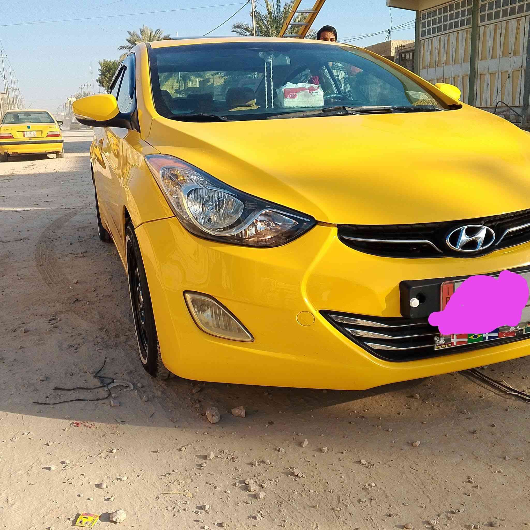 السلام عليكم التره 12 امريكي كفاله عامه ليبل واحد فقط الجاملغ الامامي فول مواصفات واحد علئ واحد بصمه فتحه  بصمت بيبان مري شفط كشنات كهربائيه صبغه جديده محرك 1800 دوش رقم بابل بسمي سنويه 28 كير ومحرك كفاله حداده جديده السعر 100وبيها مجال مصفره هيئه وغرامات المكان ديوانيه رقم ***********
