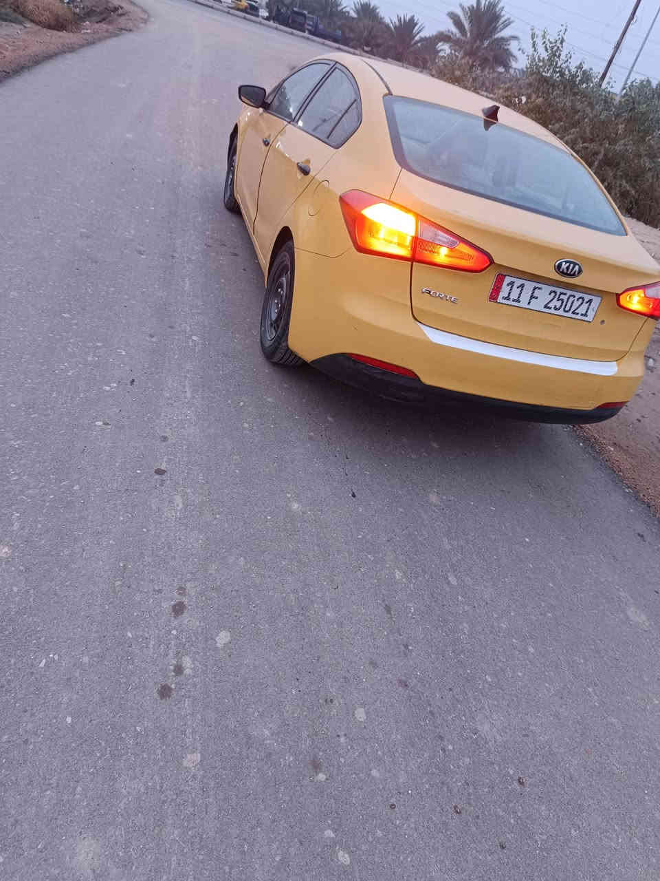 السلام عليكم كيا فورتي 2015 وارد امريكي جاملغ وباب حادث بسيط بدون دواخل مكينه 2000 دوش مصفره هيئه وغرامات سعر 105 بيها مجال بأسمي *********** ،***********

