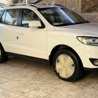 Hhhbb السلام عليكم للبيع فقط ونقدا بدون مراوس  هونداي سنتافي ٢٠١٢ استل...