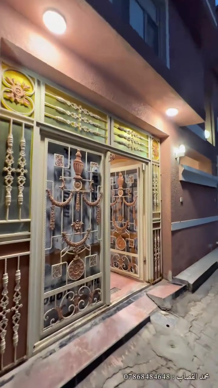 السلام عليكم بيت للايجار كربلاء / المكتبة المركزية 🏠 200م
(للزوار )(والحملات)
قريب جداً على الامام الحسين يبعد ٥ دقائق عن شارع محمد الامين 
< يحتوي على طارمه كبيرة وحمامات خارجيه عدد ٢ دوش وتواليت ومغاسل 
< ثلاث غرف كل الغرف تحتوي على سرير وكنتور 
عدد ٥(أسرة) و٤ (كنتور)
<صالة كبيرة 
< حمامات داخلية عدد ٢ شرقي وغربي ودوش ومغاسل 
< مطبخ كبير + غسالة ملابس كبيره 
< ثلاث سبالت لكل غرفه مع كونفيرات مبرده عدد ٢ 
< انترنت متوفر في البيت كامل والكهرباء شغاله 24ساعه 
< خط مولد خارجي في حال انقطاع الكهرباء 
المنطقة هادئه جداً وآمنه 
ملاحضة : للايجار  (محرم) و (الزيارة الاربعينية )
 رقم الهاتف :(***********)
محمد القصاب
