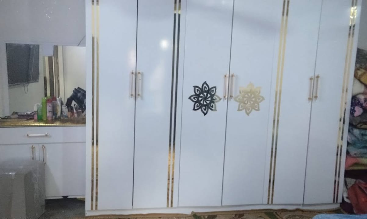 غرفة نوم اخو الجديد للبيع مستخدم شي قليل السعر 550وبي مجال اتصل عالرقم ***********

