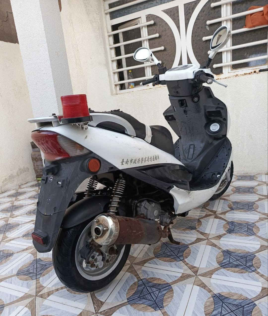 السلام عليكم دراجه كامكو كوري للبيع مامفتوحه الدراجه نظافه كدام عينك كهربائيات كله شغاله سلف هندر شغال السعر 500 وبيه مجال مكاني حله شارع 80 جهة الطهمازيه للاتصال ***********
