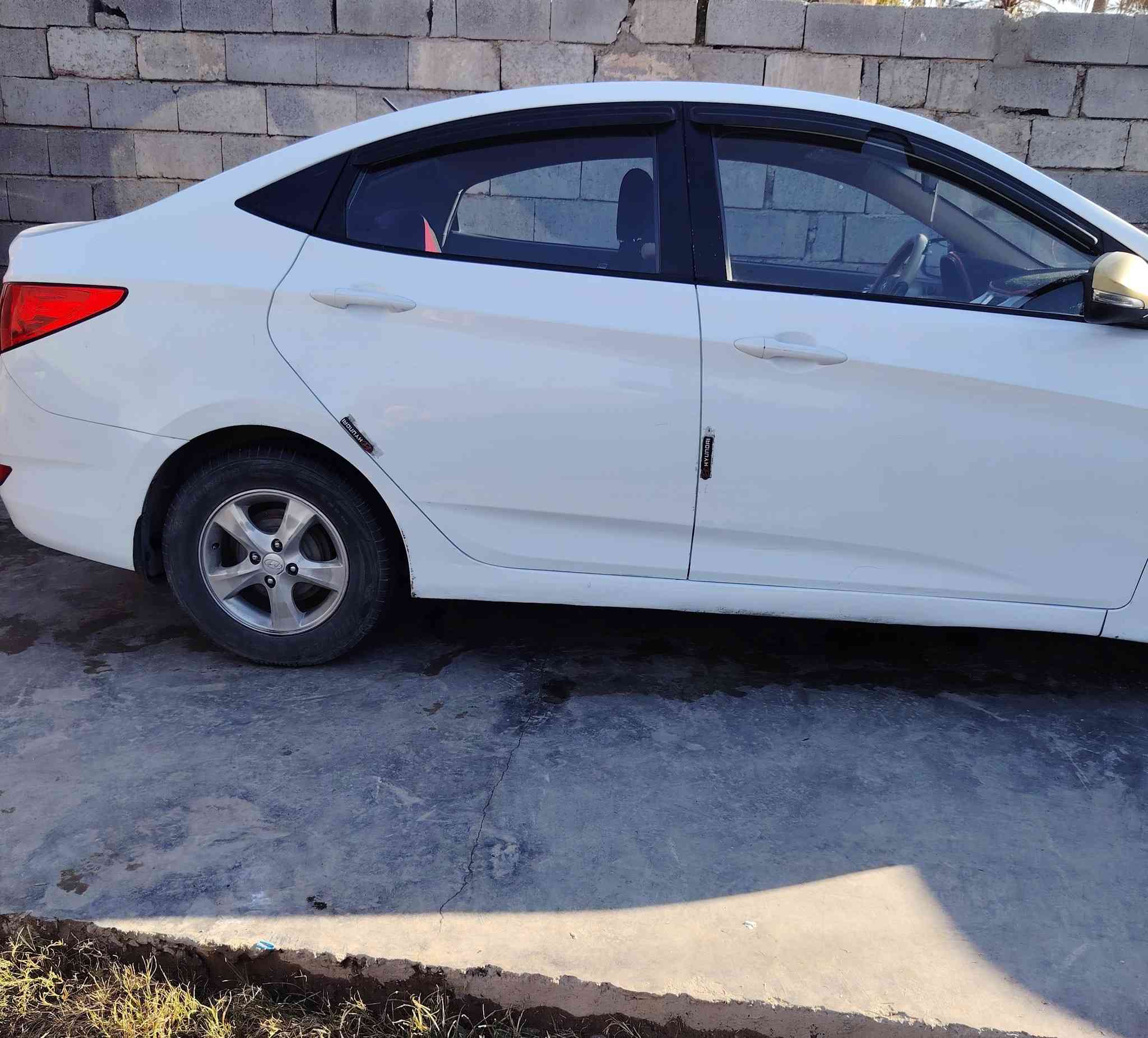 السلام عليكم اكسنت خليجي موديل2015 تبريد حداديه جيده تخم تاير شاشه كبيره كامره تحكم استيرن السعر 106 وبيها مجال حك الجيه الاتصال على  هذا الرقم *********** وهذا رقم وتساب *********** مكان بغداد سياره بسمي تحويل ثاني يوم
