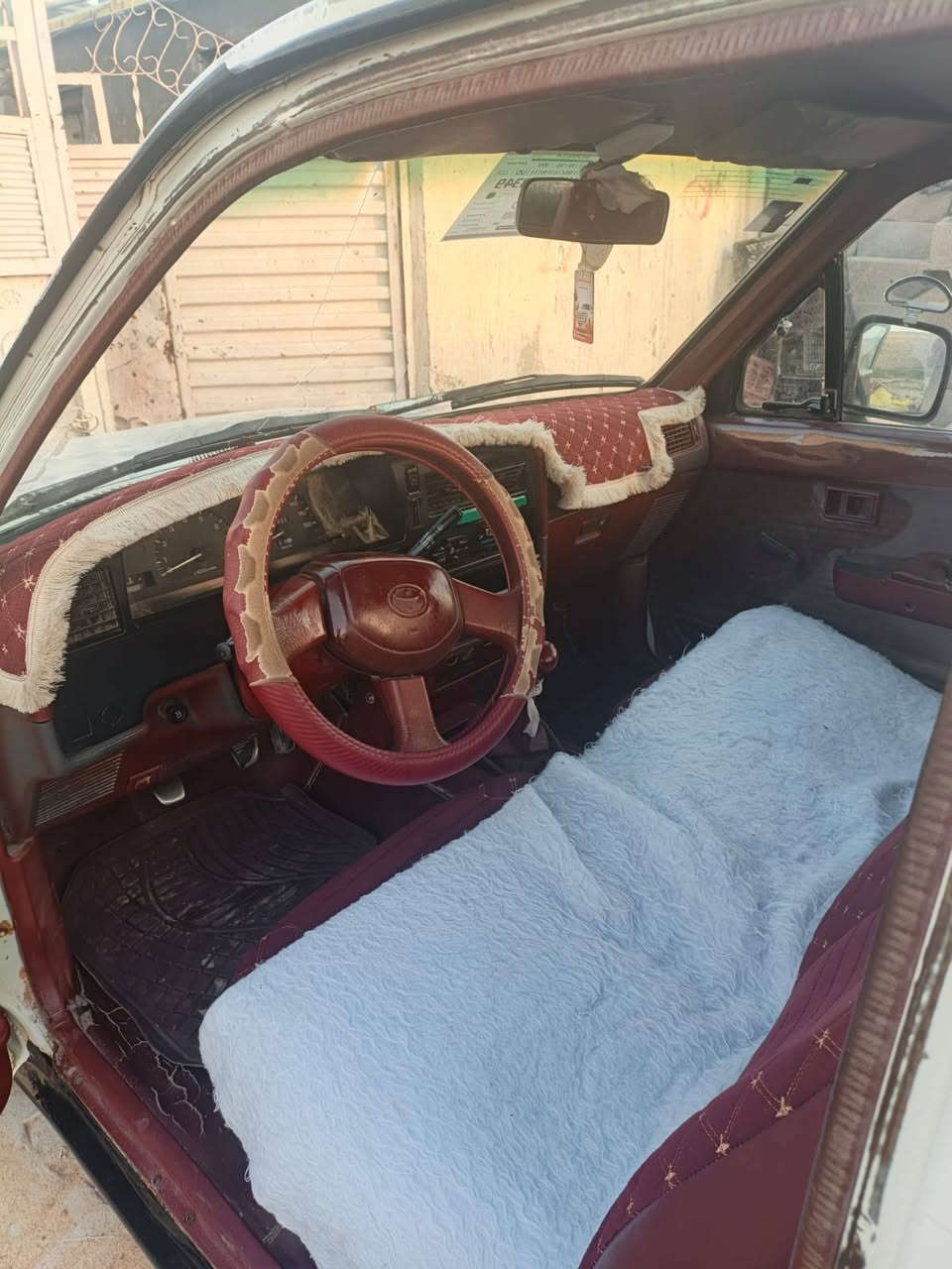 السلام عليكم سيارة بيكم موديل 1993
سيارة جاهزة مكينة مامفتوحة كشر مكفول من الضربة والصبغ
بسمي هزة وسنوية جديدة العنوان محافظة ميسان السعر 65 وبية مجال بصيط ***********
