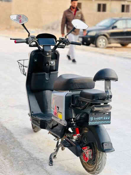 السلام عليكم ورحمه الله وبركاته بايسكل شحن A7 نضيف نضافه90بالميه 
مقارب للR7 

خمسه بطاريات وهم بي رجوع للخلف يرهم بيع ويرهم مراوس حسب القناعة 

احمد أحمد الترك 

 ***********
