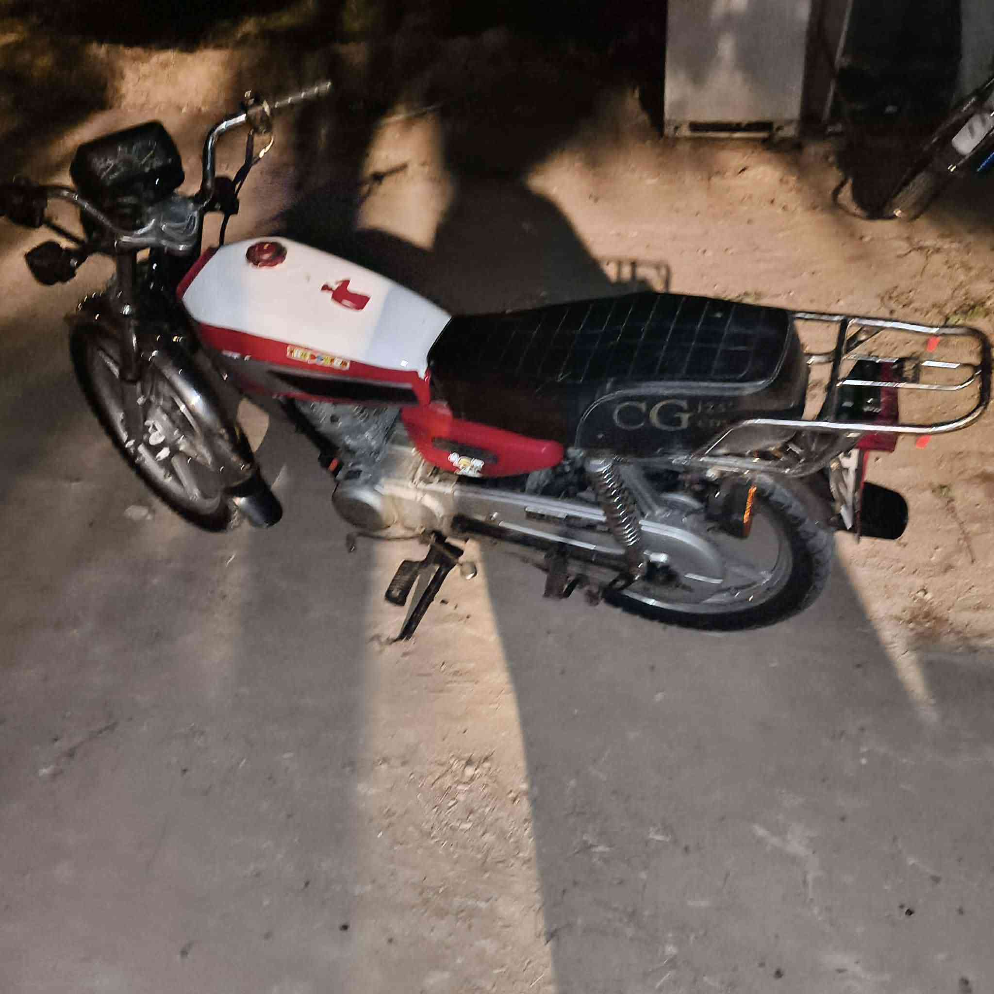 سلام عليكم دراجه إيراني اربعه كير للبيع مكاني صقلاويه حويوه سعر 400بي مجال  ***********
