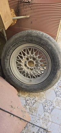 تخم ويل خليه للبيع العدد 4 بس واحد بيه عواج قليل حجم 15 السعر خاص 0781...