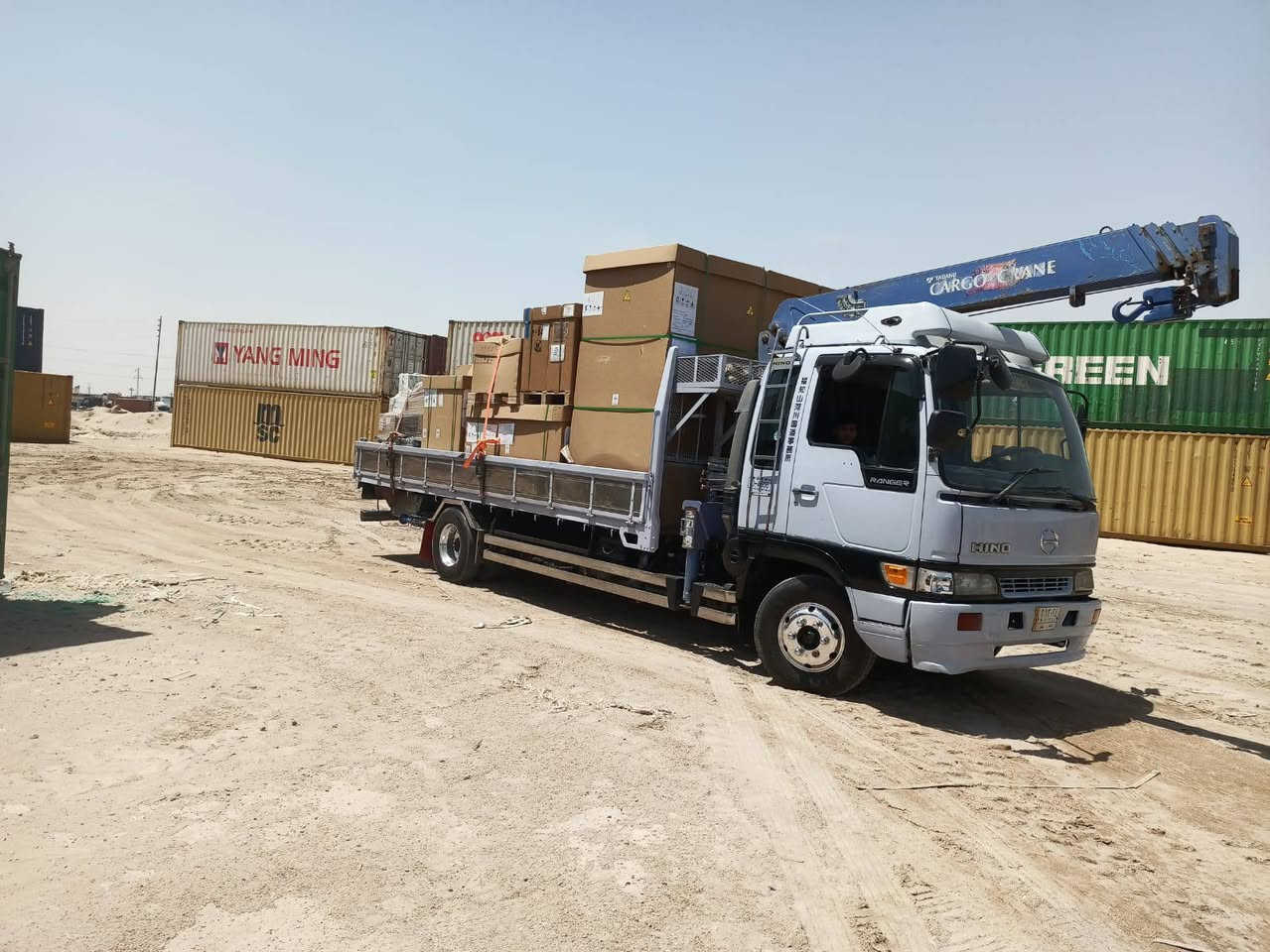 كرين سطحه لنقل جميع انواع السيارات في البصرة وجميع المحافظات الرقم (***********)(ابو حسين) حسين(***********)
