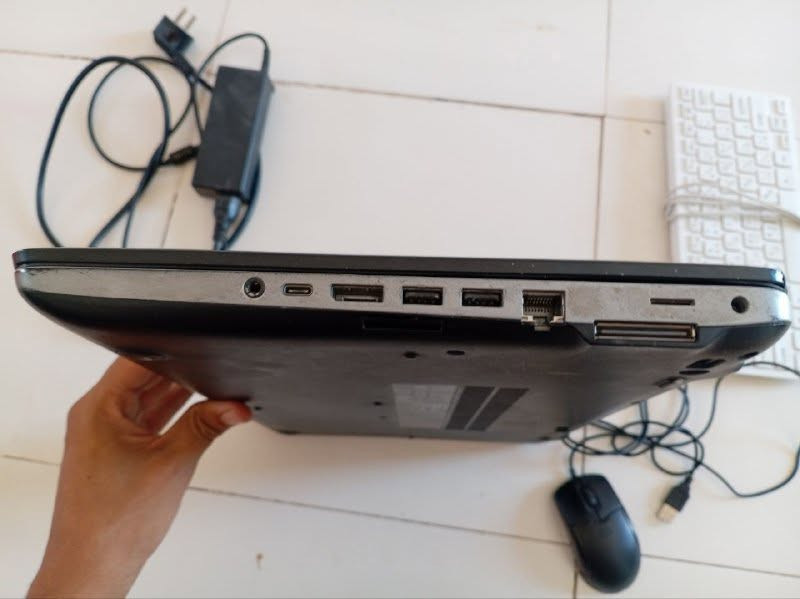 🔥 للبيع لابتوب HP ProBook 650 G2 بحالة نضافة 95% 🔥
✅ المعالج: Intel Core i5 جيل سادس 6200U
✅ الرام: 8GB
✅ التخزين: SSD 256GB سريع جدًا
✅ كرت شاشة Intel HD 520
✅ الجهاز سريع ومرتب وشغال بدون مشاكل
✅ مناسب للدراسة، الأوفيس، التصفح، البرامج والشغل اليومي.والالعاب
✅ بطارية جيدة + شاحن موجود
الجهاز استعمال نظيف جدًا، ما يحتاج أي مصروف، جاهز للاستخدام مباشرة.
✅ملحقات [ماوس وحقيبه الابتوب وكيبورد خارجي لون ابيض مميز مع شاحنه اصليه 90 واط بالاضافه تطول وياك البطاريه بالشحنه الكامله 5 ساعات 
💰 السعر: 260 ألف قابل للتفاوض للجادين
📩 المراسلة خاص للمهتم
المكان السماوه/الهلال السماوا, المثنى


**إذا كنت صاحب هذا الإعلان وتريد حذفه لأي سبب، رجاءا أرسل رسالة إلى الدعم الفني**