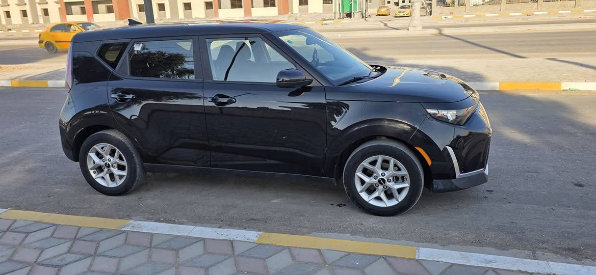 كيا صول موديل 23 مرقمه قادسيه باسمي
محرك حجم 2000 دوش 
كامره خلفيه دواره 
شاشه كبيره كار بلي 
فول تحكم ستيرن 
رادار امامي جانبي 
قياده ذاتيه 
تحديد مسار للامام 
توقف ذاتي 
عداد دجتال
ويل كب حجم 16 كروم 
بك لايت لد 
سياره جديده حادثها تصليح بالجاملغ والباب الايسر بدون دواخل
ماشيه 8 الاف زيرو 
مكانها الديوانيه 
سعرها 145 وبيها مجال للاستفسار الاتصال عل الارقام الاتيه 
*********** واتس اب
***********
