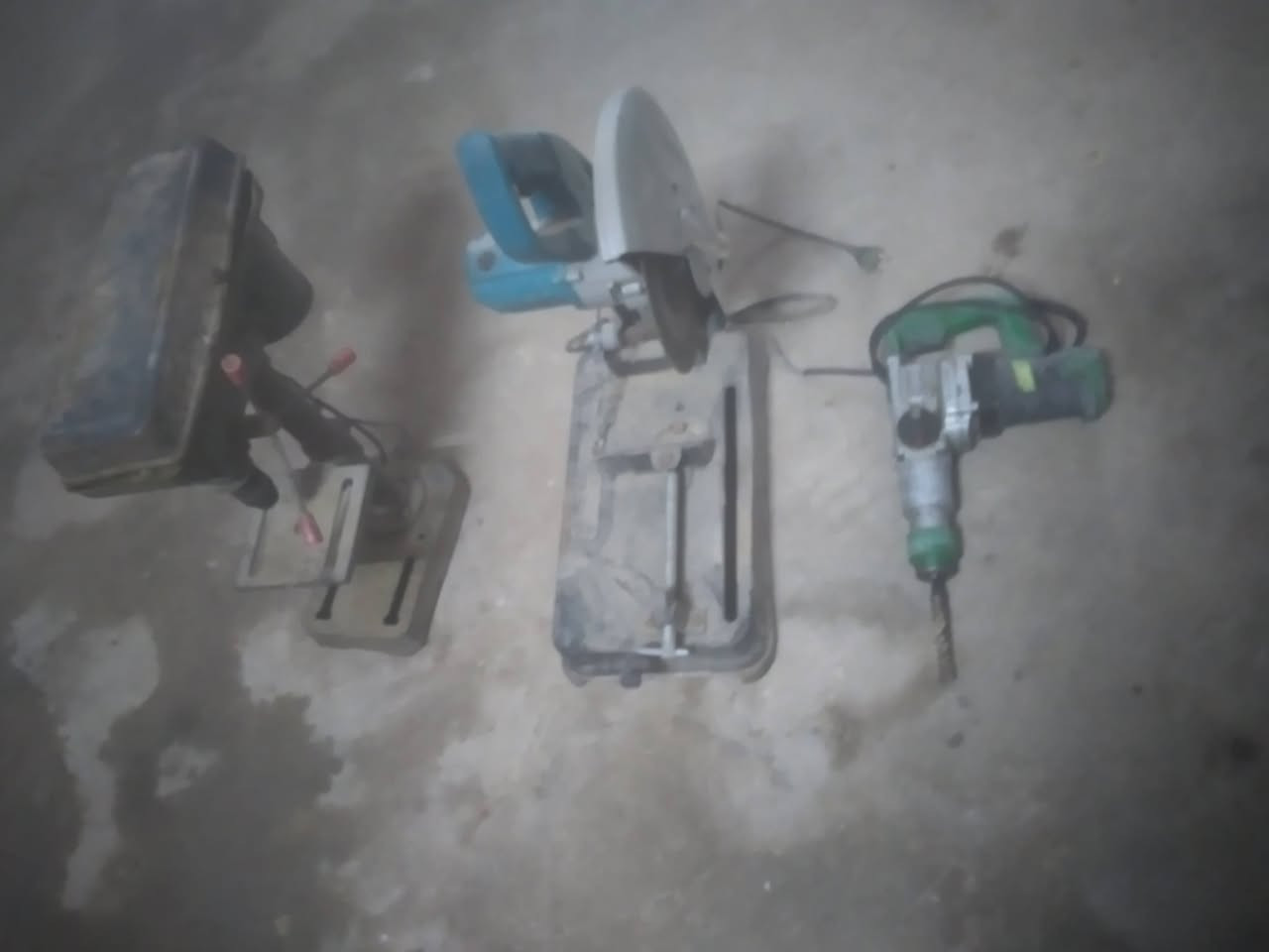 السلام عليكم
للبيع مزرف عامودي
وكتر 
ودريل همر 
شغالات بسعر مناسب 
مكاني بغداد منطقة الشعله


**إذا كنت صاحب هذا الإعلان وتريد حذفه لأي سبب، رجاءا أرسل رسالة إلى الدعم الفني**