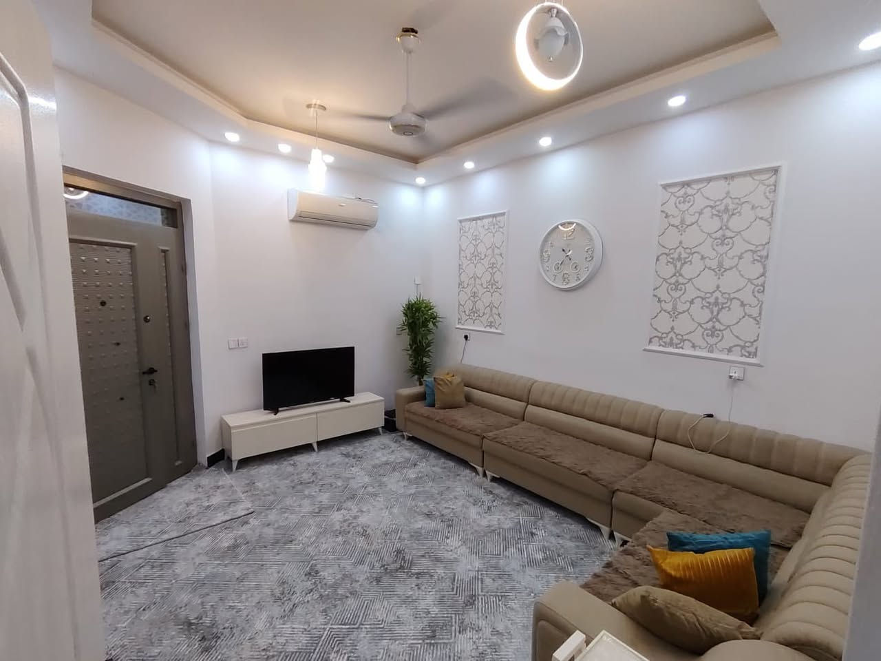 دار للبيع طابو زراعي مساحه 138م
موقع توله افروش طابقين فول  مقابل تربيه كوردستان 
السعر 85
***********
