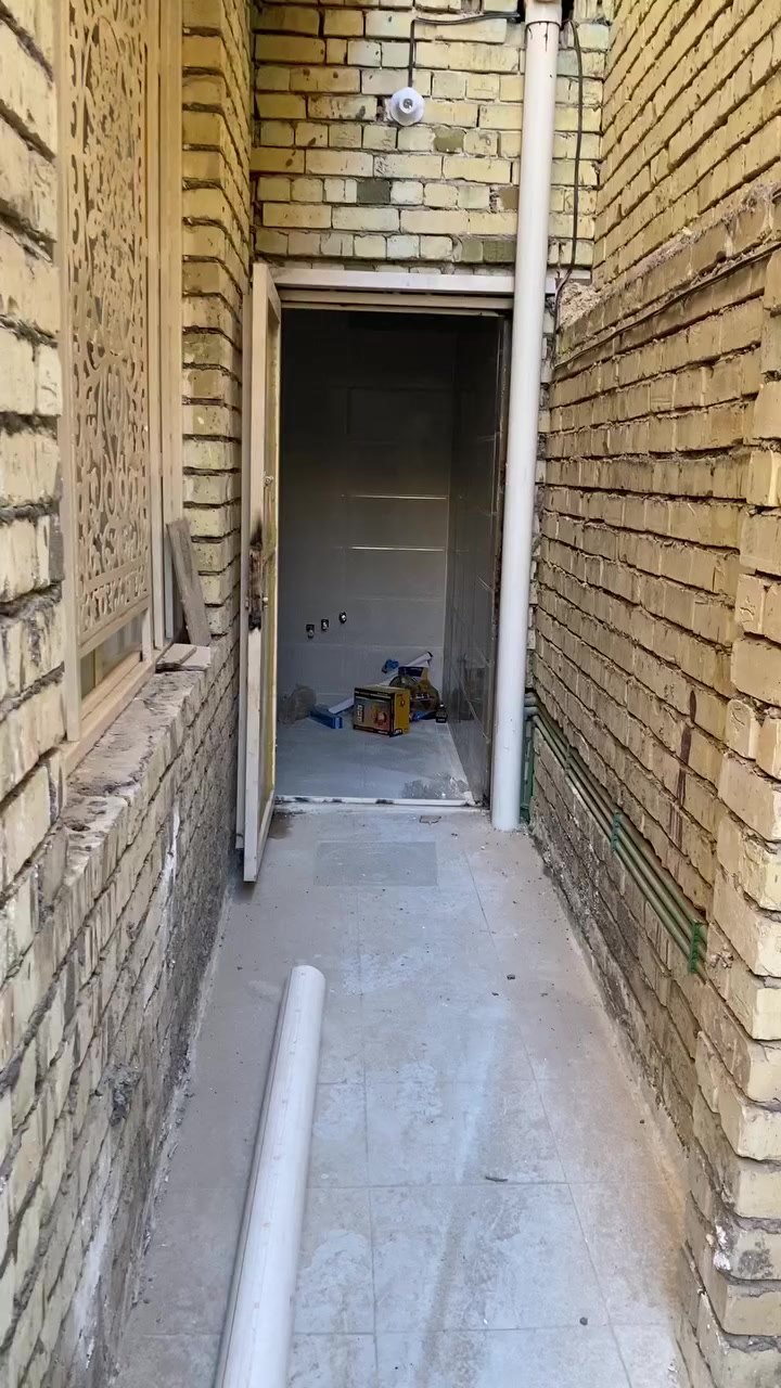 ب السلام عليكم ٥٠ متر واجهه ٥ نزال ١٠ بناء حديث محد ساكن بي خلف العاب النوارس. او نهايه شارع القناصين على البزل المدفون. السعر ٦٥ وبي مجال  ***********
