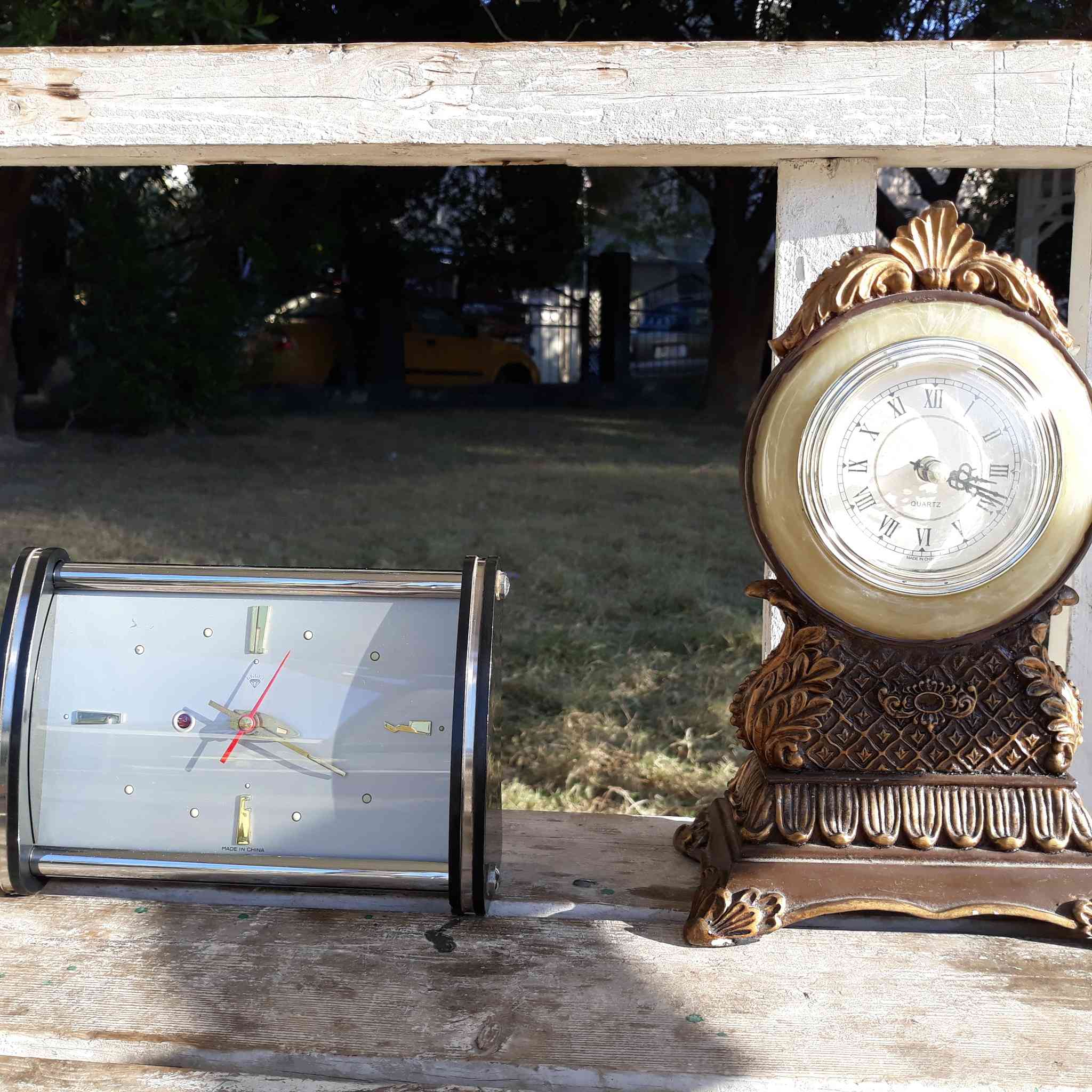 السلام عليكم
ساعة منضدية صينية استيراد الأجهزة الدقيقة طول 13 سم و عرض 18 سم
والأخرى صينية منصوبة على تمثال مصنوع من الخزف طول 23 سم وعرض 10 سم
البيع يكون اثنينهم سوى
شغالة بشكل جيد جدا
السعر الكلي اثنينهم ب 65 الف دينار 
يوجد توصيل لكافة المحافظات


**إذا كنت صاحب هذا الإعلان وتريد حذفه لأي سبب، رجاءا أرسل رسالة إلى الدعم الفني**