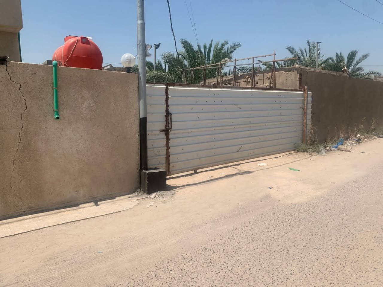 ٣ بيوت للبيع مع كراج كبير بصف البيوت المساحه ٤٤٠ ركن على شارع واجهيه ٢٢ ونزال ٢٠ طابو عنوان ابو ابو الاخصيب جامع شهيد طه قرب شارع الداخلي ٢٠٠متر كلشي قريب عليك من سوق ومدارس منطقه هادئه لاازعاج ولا شي تاخذ واحد وتاجر البقيه وانتا المستفاد وسعرهن مناسب  ***********
