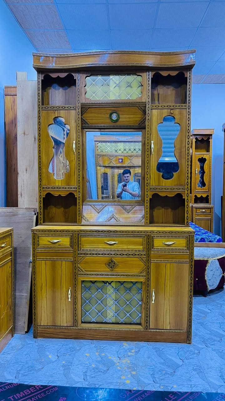 سلام عليكم يوجد غرفه هودج اربعينيه قطعتين فصال حطاطه جديده مامستخدمه السعر مليون و350 بي مجال العنوان الرمانه الاستفسار اتصال ع رقم أو واتساب ***********
