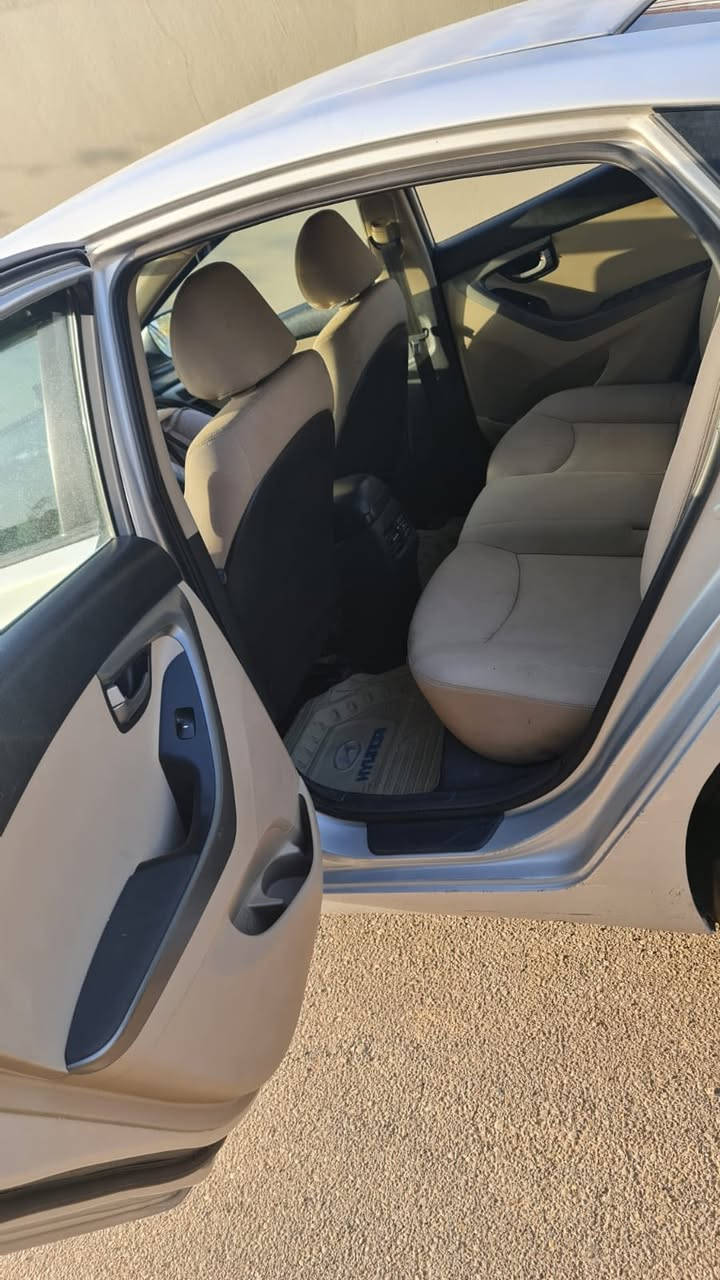 للبيع النترا خليجية موديل 2016 رقم بغداد تحويل مباشر
حجم المكينة1800 دوش شاديها جديدة طابوكة كلش نظيفة ومكفولة .. 
السيارة عليها ادامة كلها جديدة من صدر وتايرات وكهربائيات وبطارية جديدة وفيت بم جديد عبوة كاملة اصلية يعني جاهزة من كلشي ..
السيارة بيها جراد ومعروف اللون السلفر دائما يجرد وبالنسبة لتفاصيل السيارة موجود السونار بالصور ..
سعر السيارة 11000$ يعني دفتر و10 ورقات 
مكان السيارة الرمادي
للإستفسار الاتصال ع الرقم ***********
