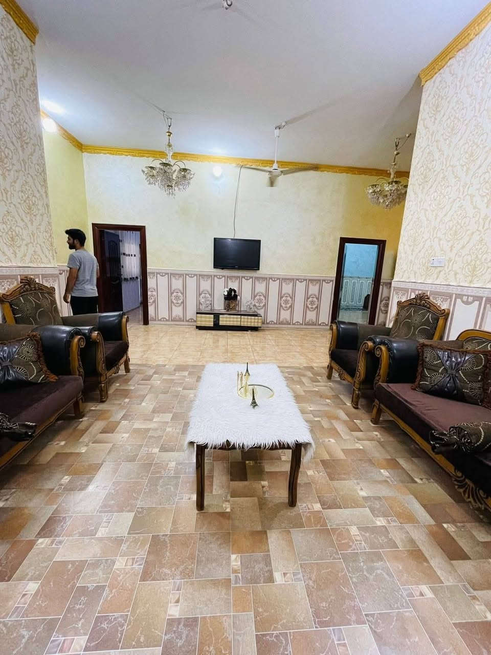 بيت طابو صرف
المكان حي الزهراء (خنيطلة)
نزلت الجنسيه مقابيل بيوت سيد مصطفى.... :
ثاني بيت بالفرع مقابيله ساحة .... :
المساحة (265) طابق واحد بناء طابوك درجه اولى
كونكريت
الغرف عدد 3.....
طارمه جبيره
صاله واسعه.. ومنور
ديوانيه 4x8....
صحيات عدد 2.....
ترك مترين. 6X..
مخزن...
السطح شتايكر
مطبخ
.
.
.
(السعر * 200* وبيه مجال) 
.
للاستفسار ***********
